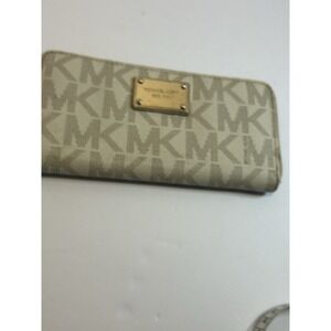 Michael Kors Jet Set Vanilla MK Signature Large Travel‎ Continental Wallet Logo